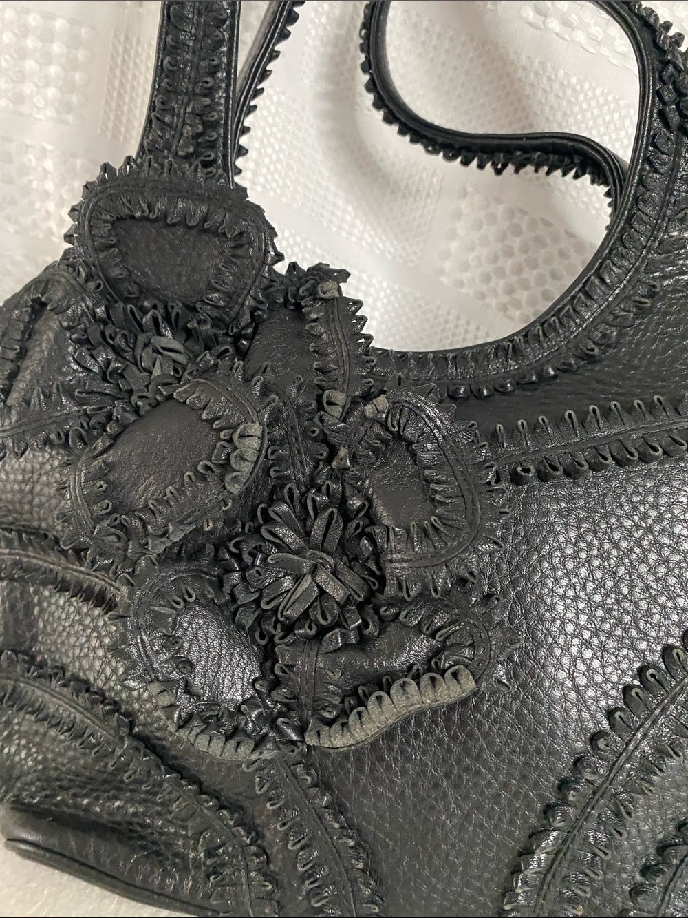Isabella Fiore Black Pebbled Leather floral appliqué  Satchel Y2K Shoulder Bag - Picture 3 of 10